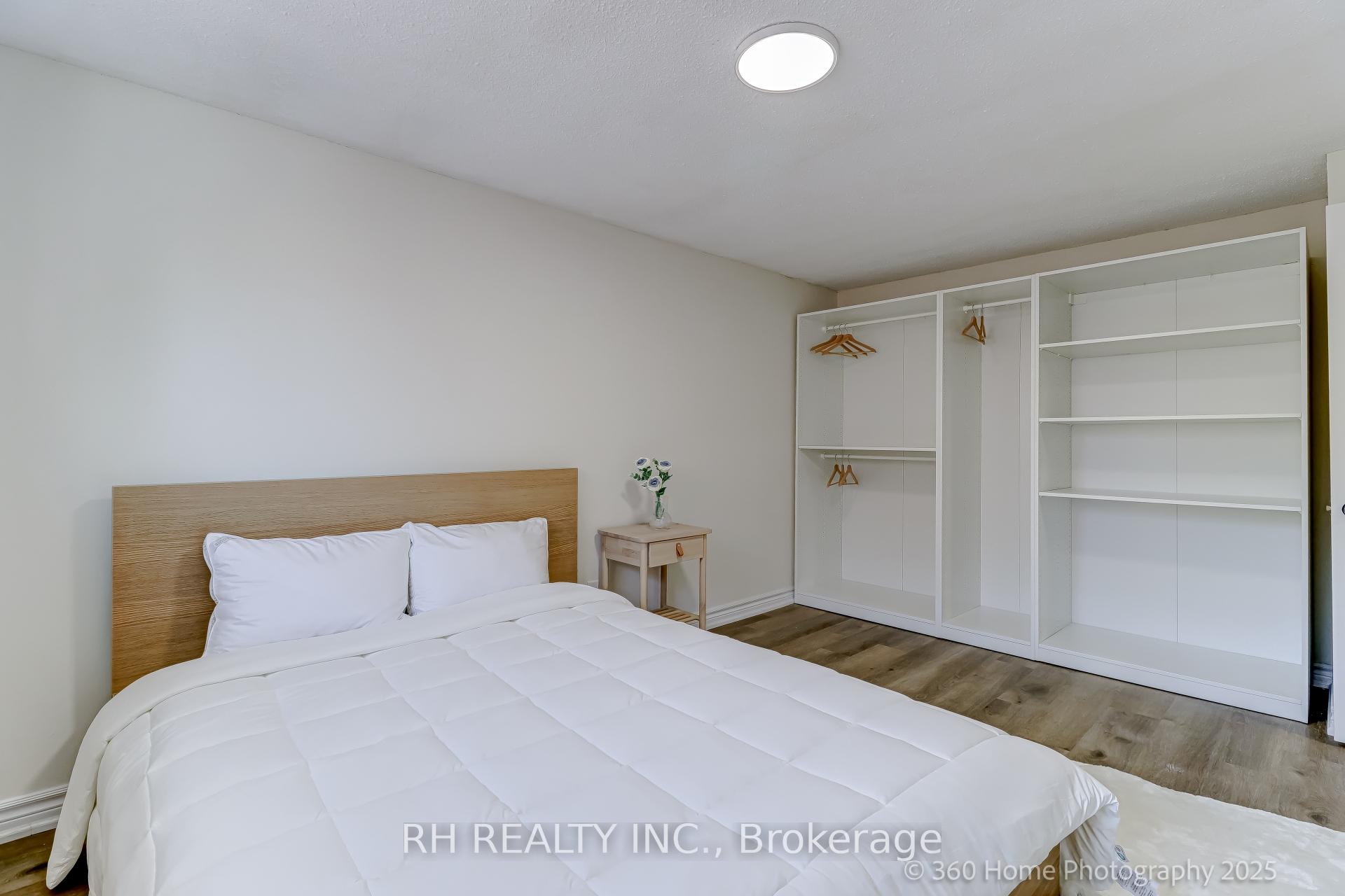 4 Bedrooms Condo at 25 Collinsgrove, Toronto For sale