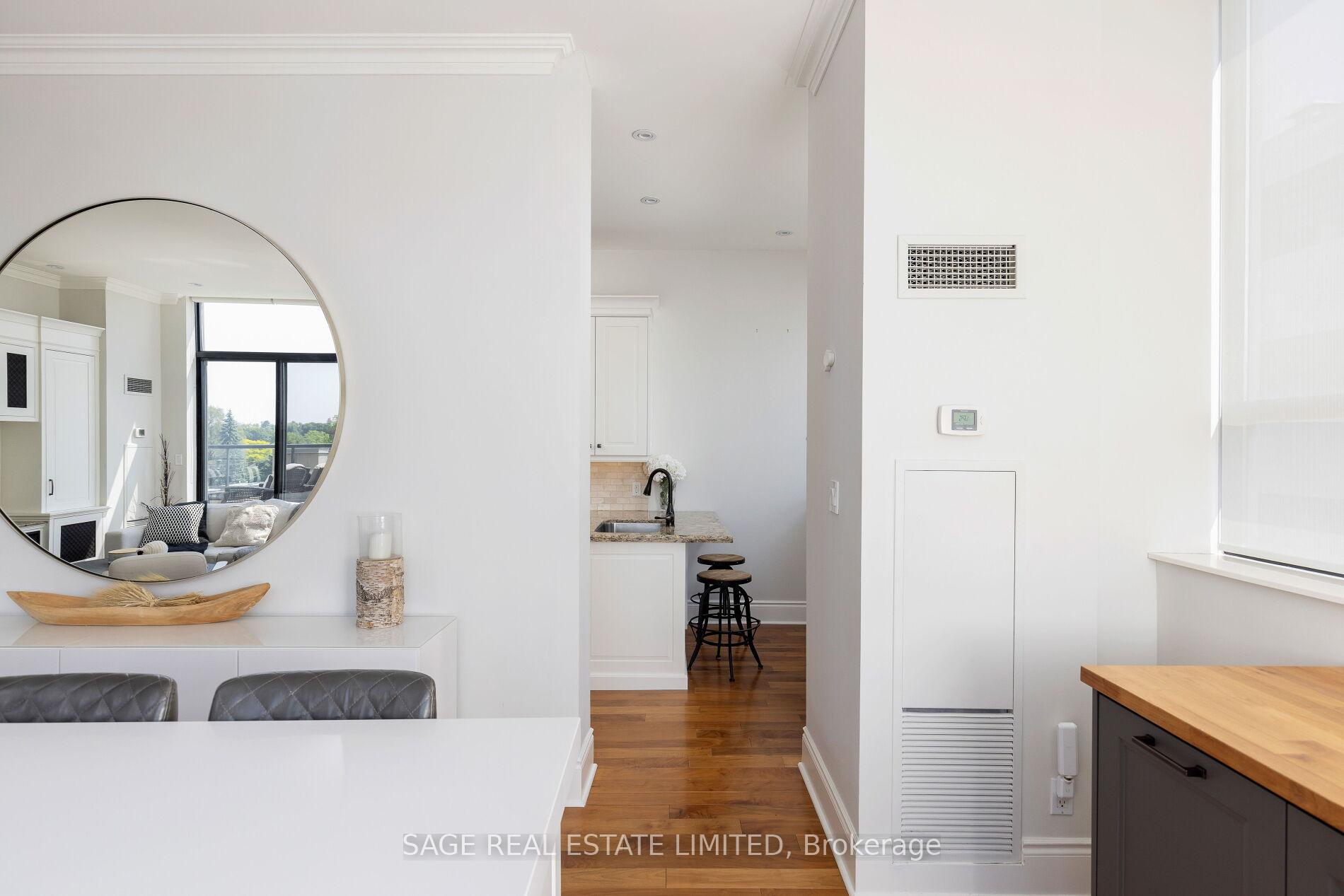 2 Bedrooms Condo at 25 Earlington, Toronto For sale