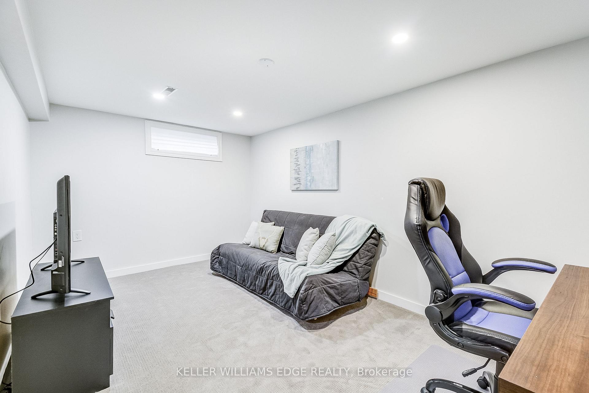 3 Bedrooms Condo at 1350 Limeridge, Hamilton For sale