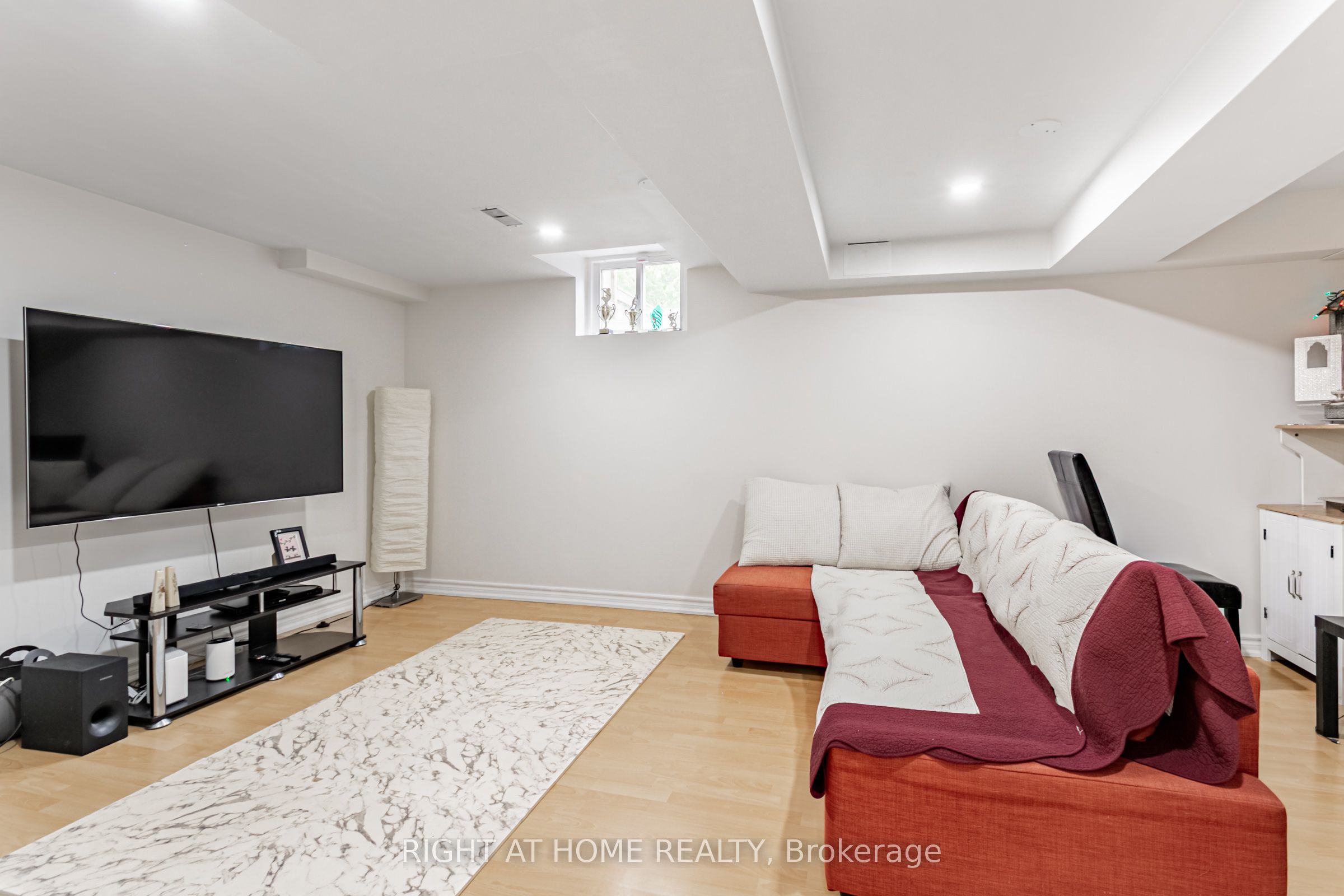 5223 Fairford Crescent, #67