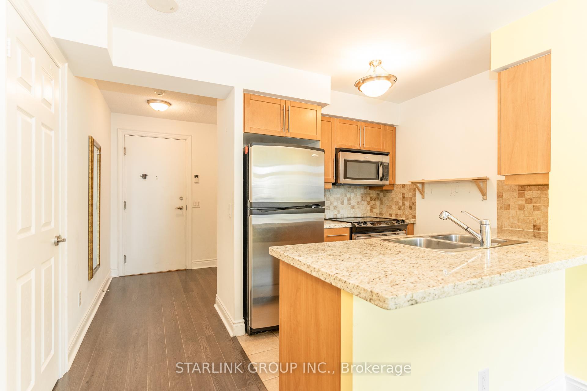 2 Bedrooms Condo at 25 Greenview, Toronto For sale