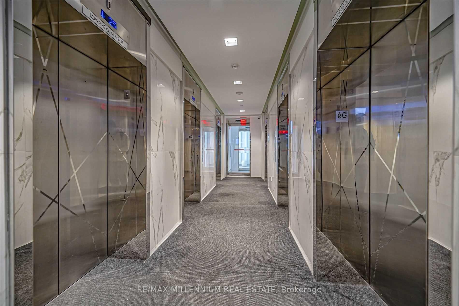 2 Bedrooms Condo at 14 York, Toronto For sale