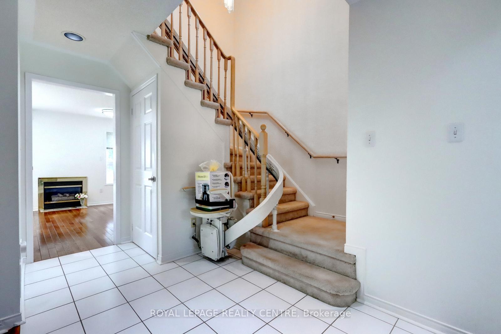 3 Bedrooms Condo at 5230 Glen Erin, Mississauga For sale