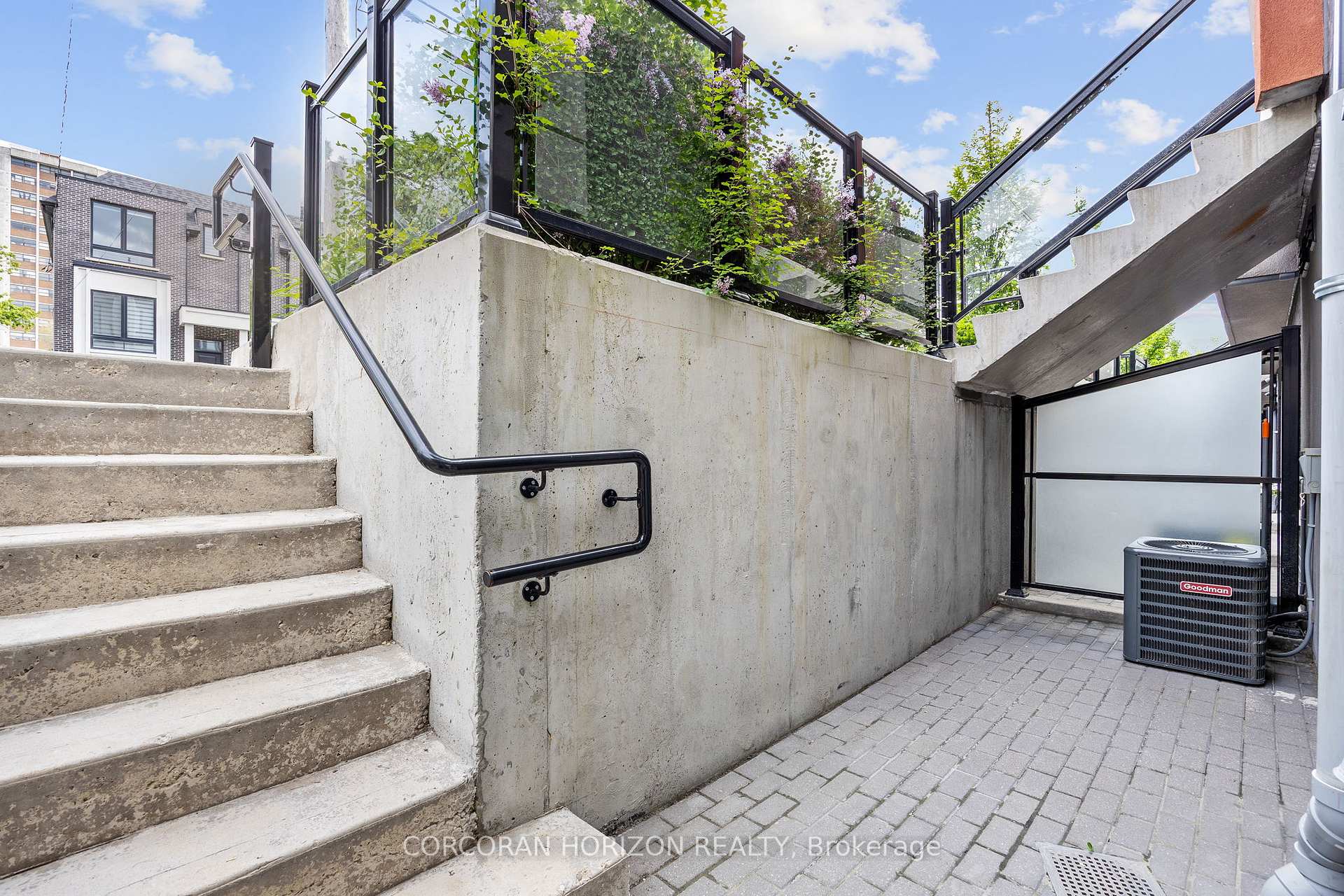 2 Bedrooms Condo at 8 Marquette, Toronto For sale
