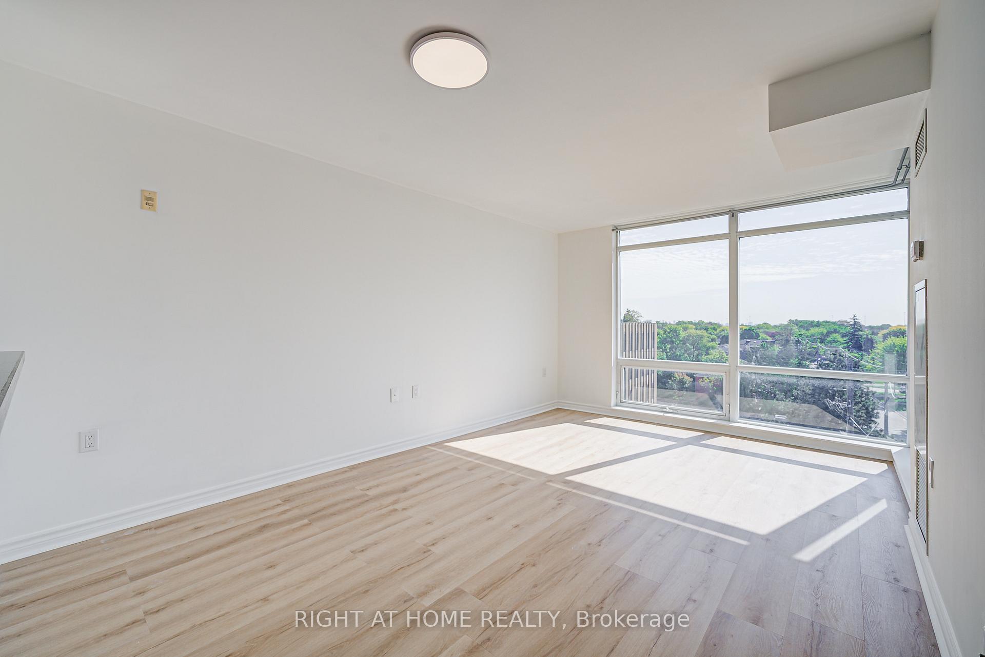 2 Bedrooms Condo at 3840 Bathurst, Toronto For sale