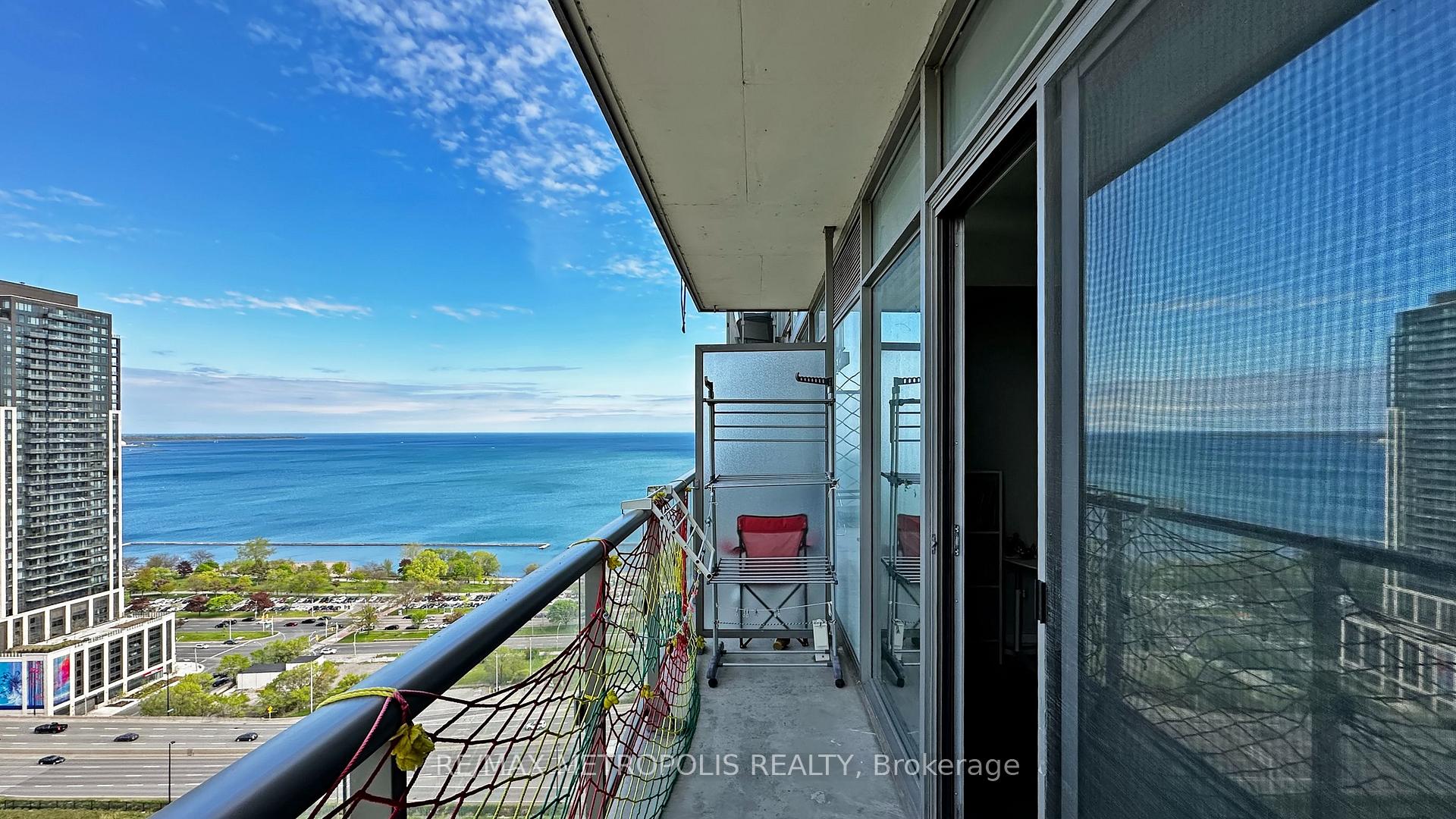 1 Bedroom Condo at 105 The Queensway, Toronto For sale