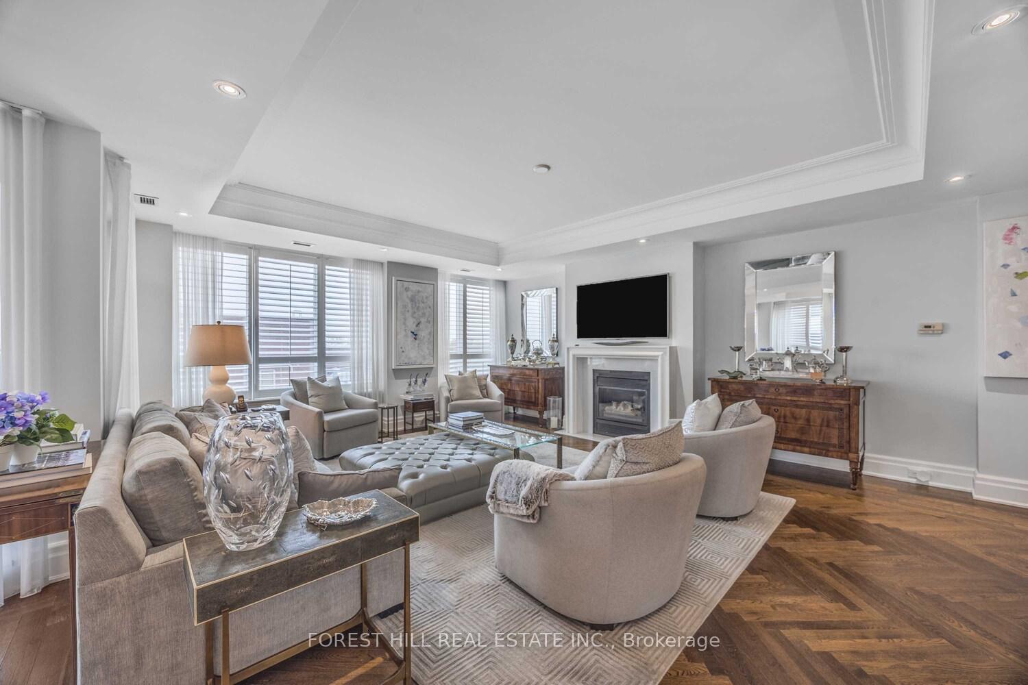 2 Bedrooms Condo at 155 St Clair, Toronto For sale