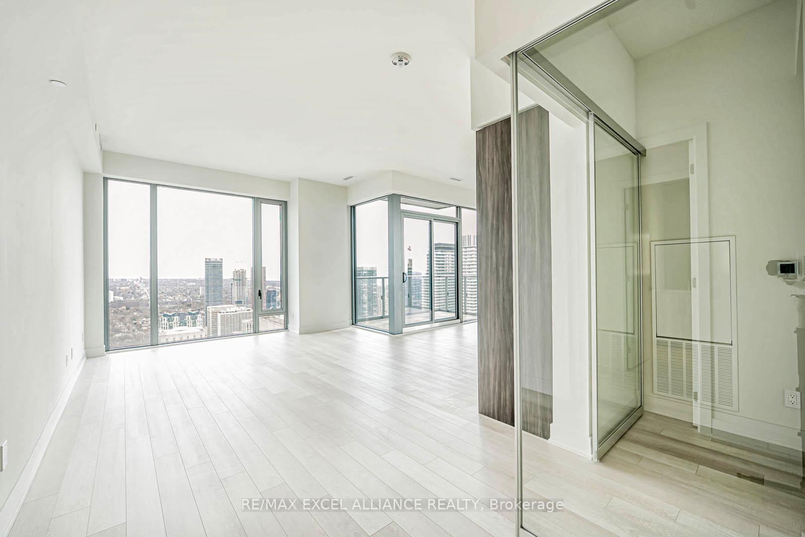 3 Bedrooms Condo at 8 Cumberland,  Toronto For sale
