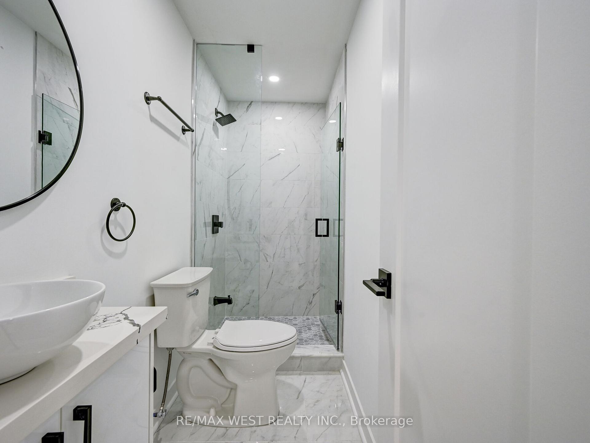 3 Bedrooms Condo at 22 Tandridge, Toronto For sale