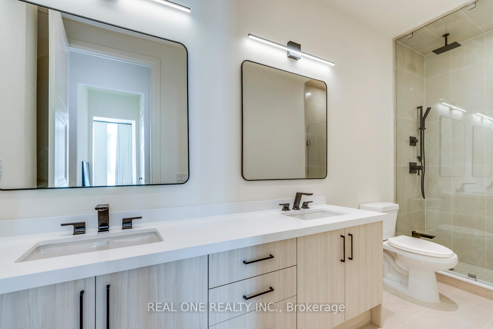 3 Bedrooms Condo at 509 Dundas, Oakville For sale