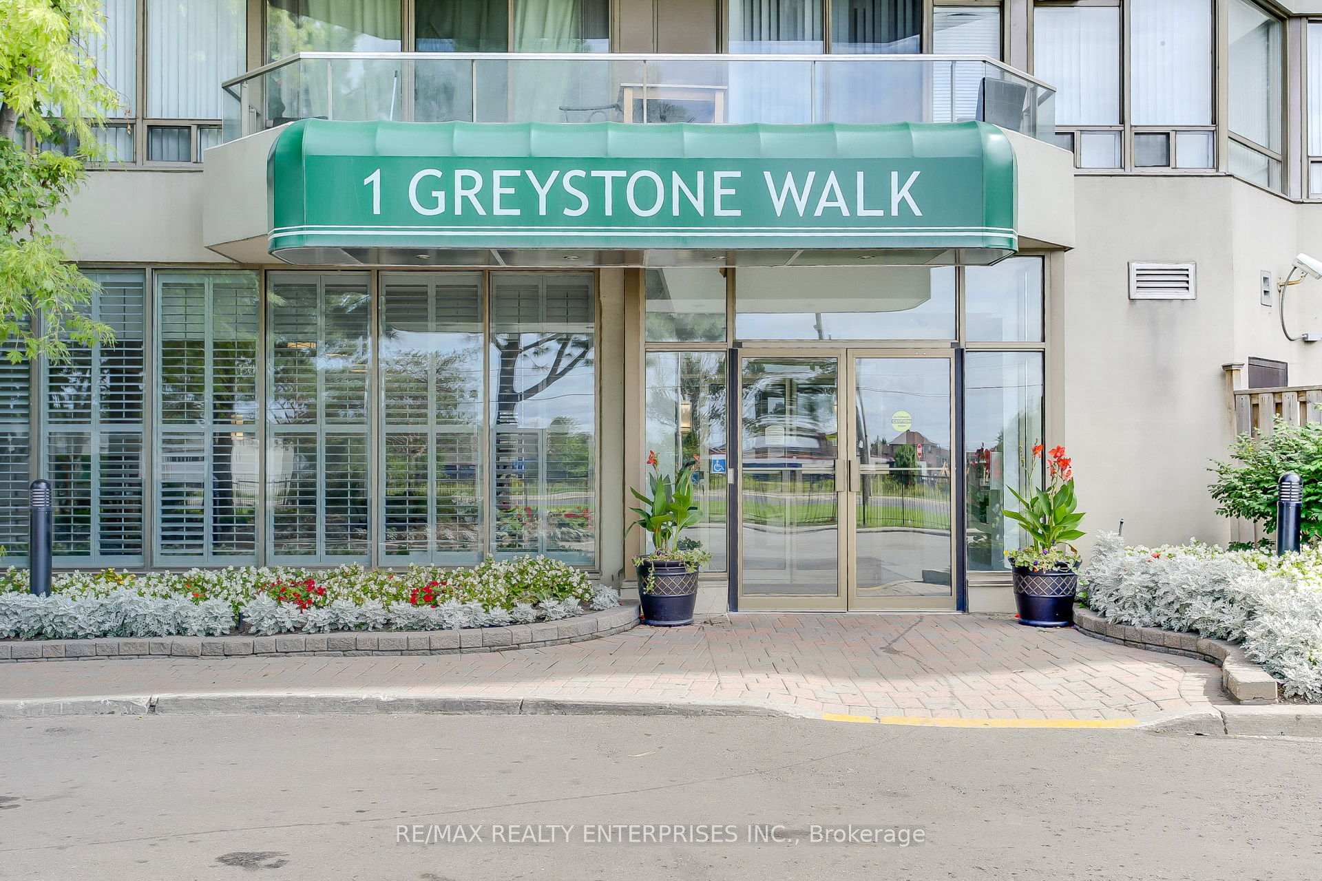3 Bedrooms Condo at 1 Greystone Walk,  Toronto For sale