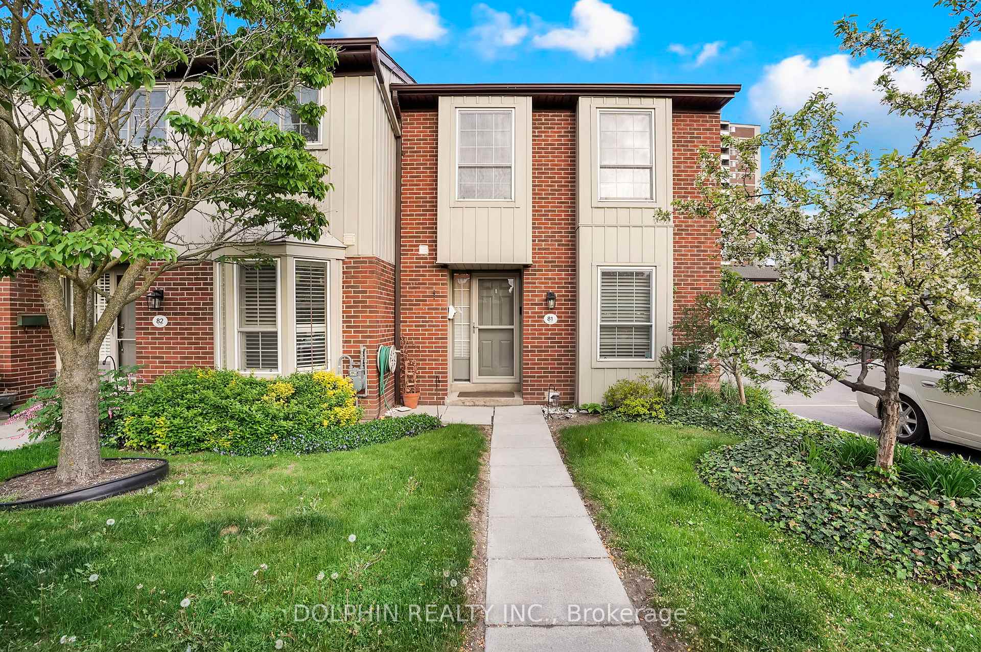 3 Bedrooms Condo at 3033 Glencrest, Burlington For sale