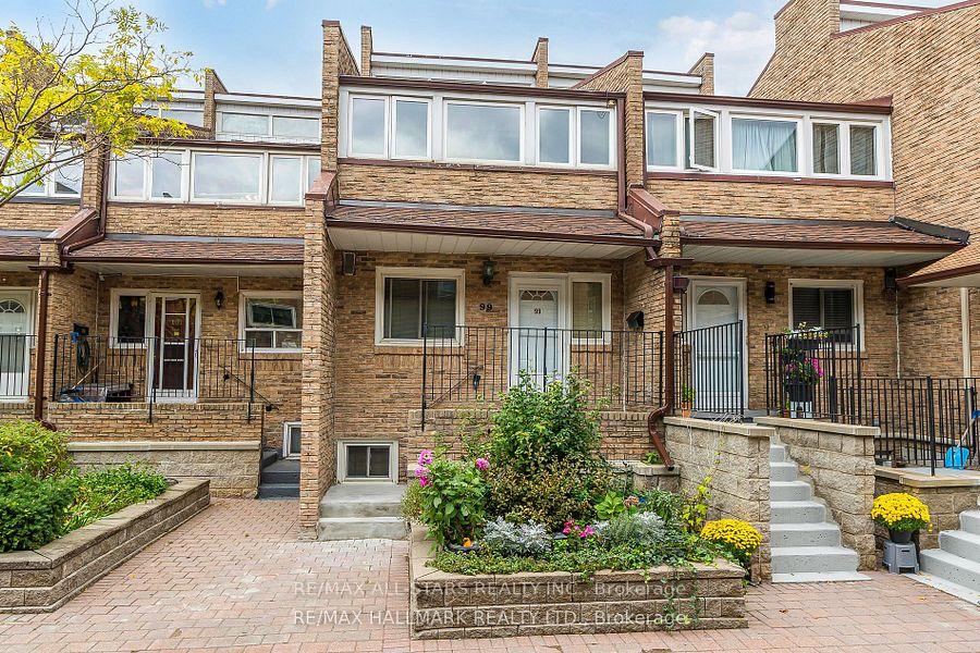 3 Bedrooms Condo at 50 Golf Club, Toronto For sale
