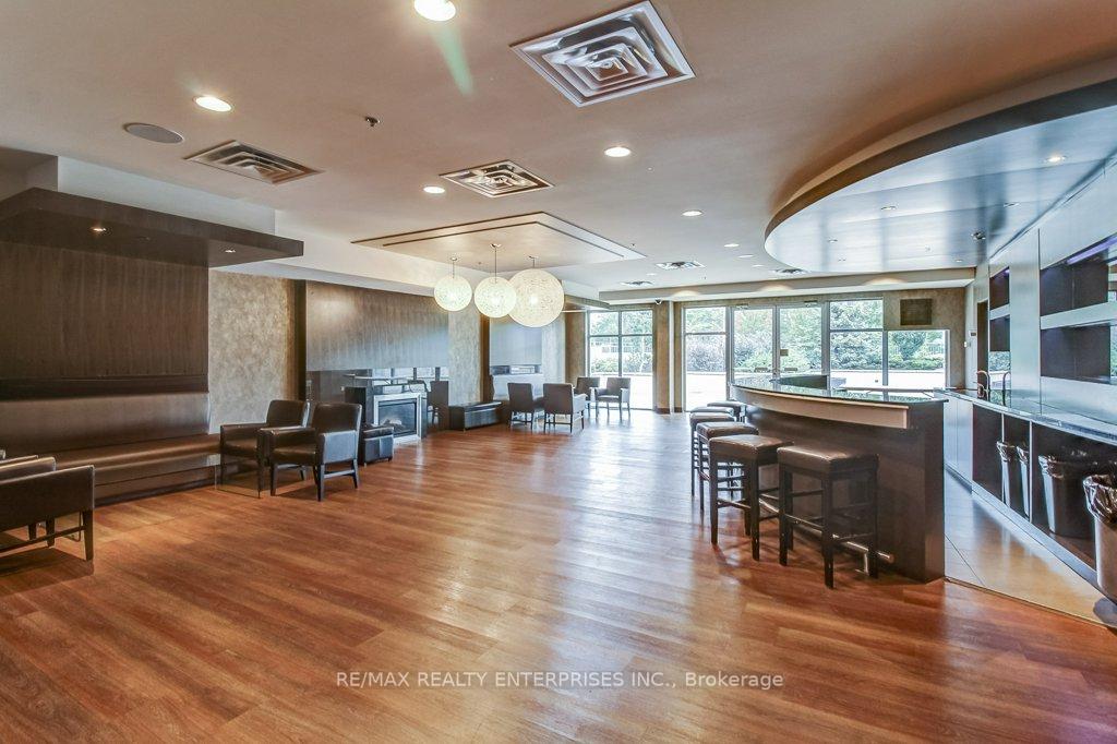 2 Bedrooms Condo at 80 Absolute, Mississauga For sale