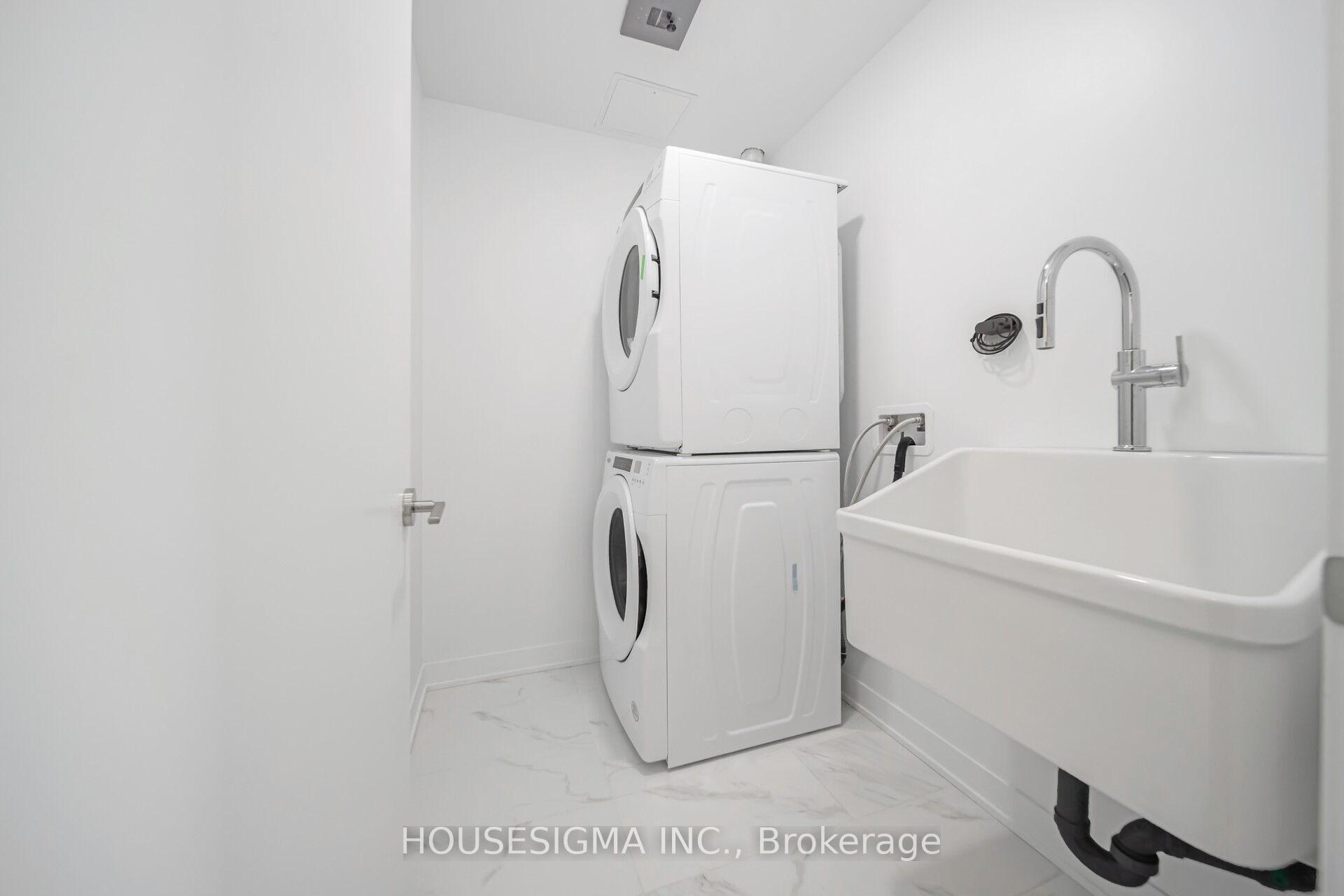 3 Bedrooms Condo at 405 Dundas, Oakville For sale