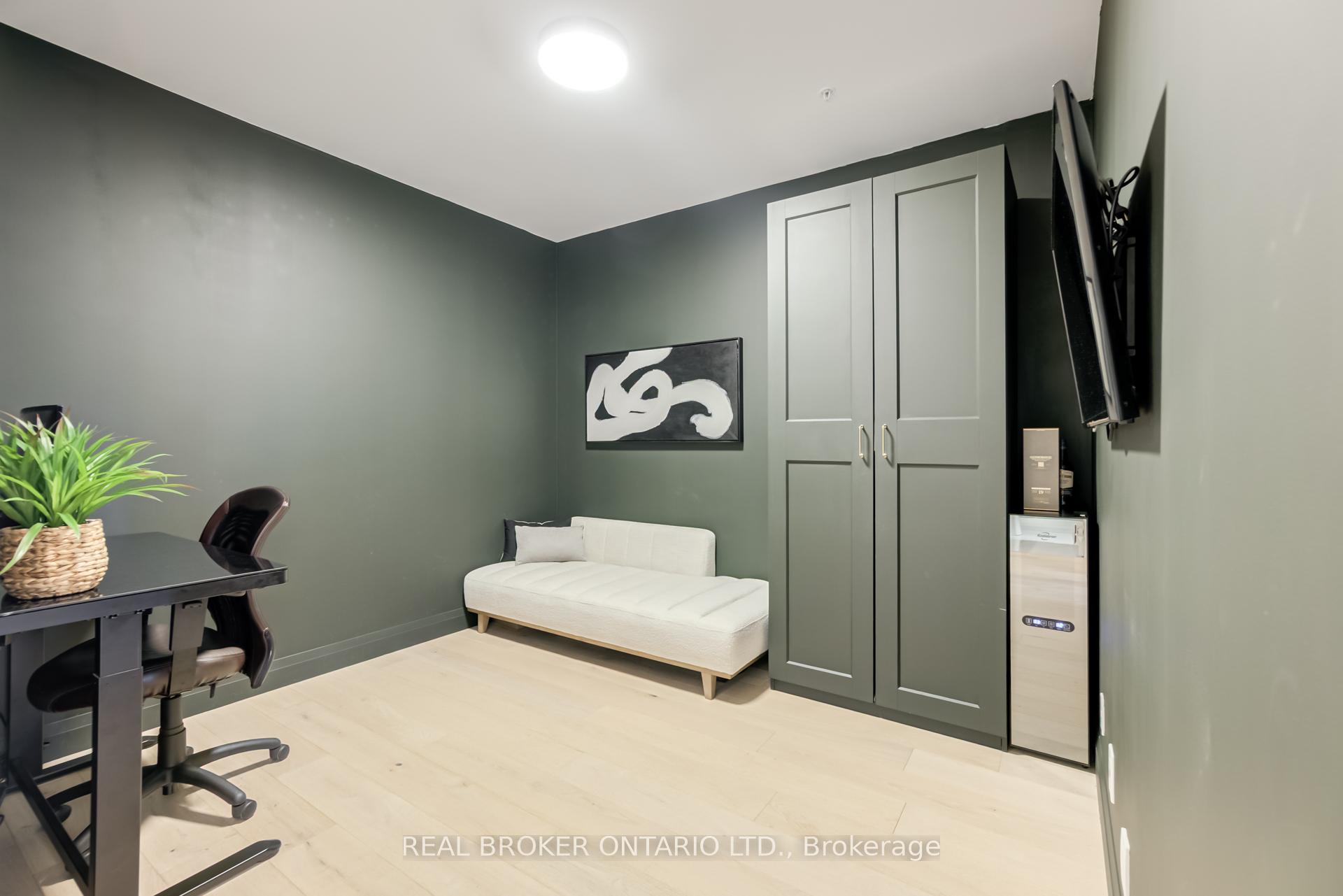 2 Bedrooms Condo at 500 Brock,  Burlington For sale