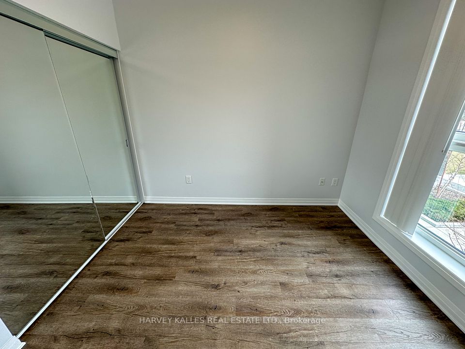 95 Dundas Street W 226