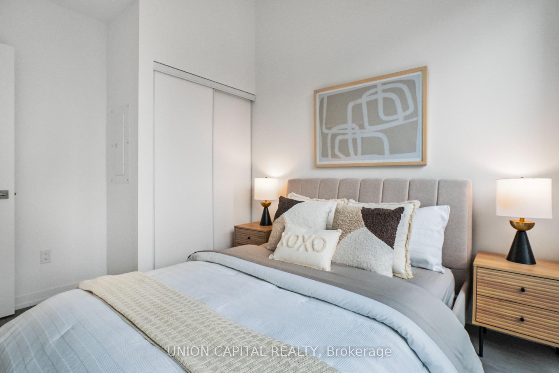 1 Bedroom Condo at 82 Dalhousie,  Toronto For sale