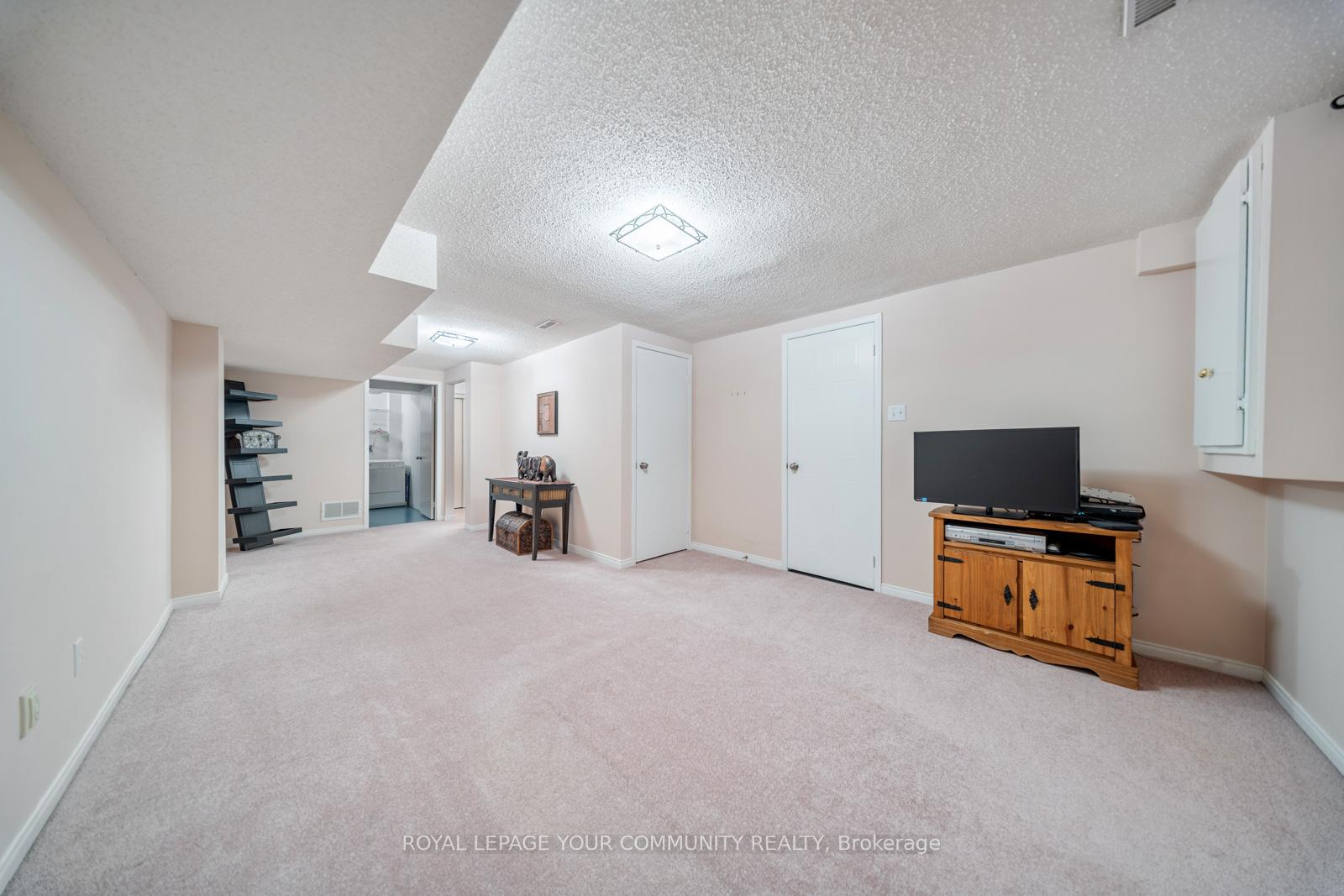 3 Bedrooms Condo at 5865 Dalebrook, Mississauga For sale