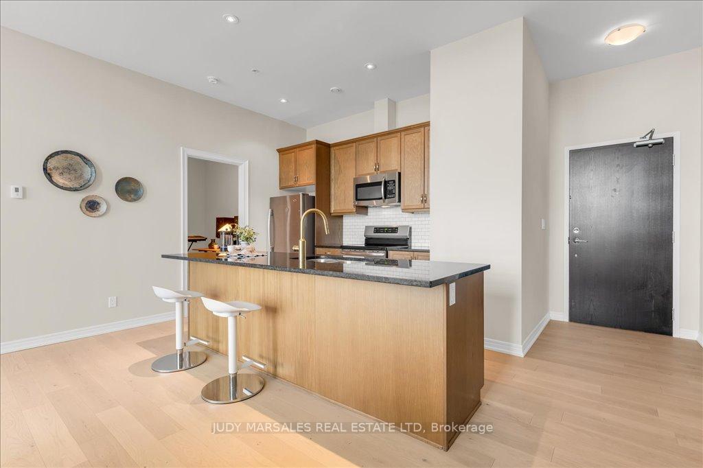 2 Bedrooms Condo at 50 Murray,  Hamilton For sale