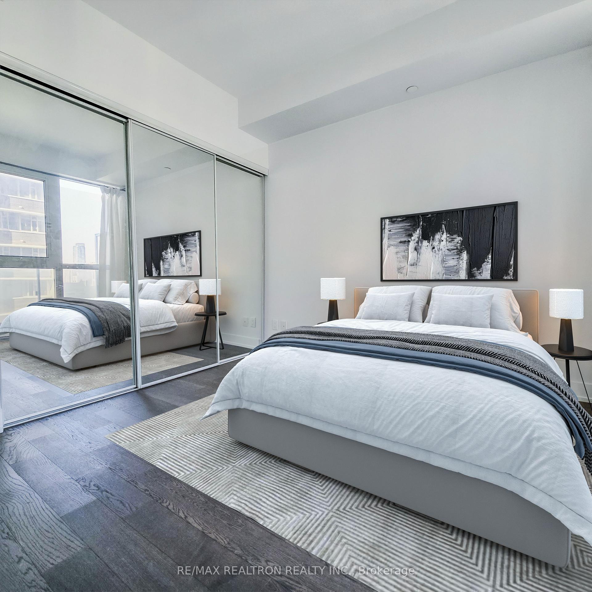 2 Bedrooms Condo at 7 Grenville, Toronto For sale