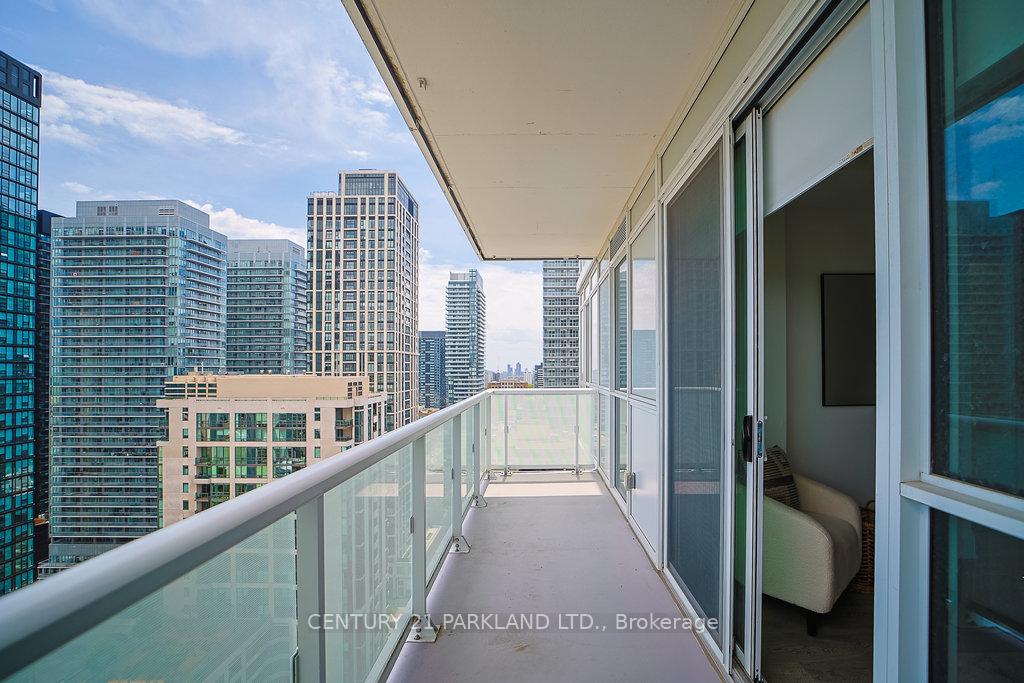 2 Bedrooms Condo at 101 Erskine, Toronto For sale
