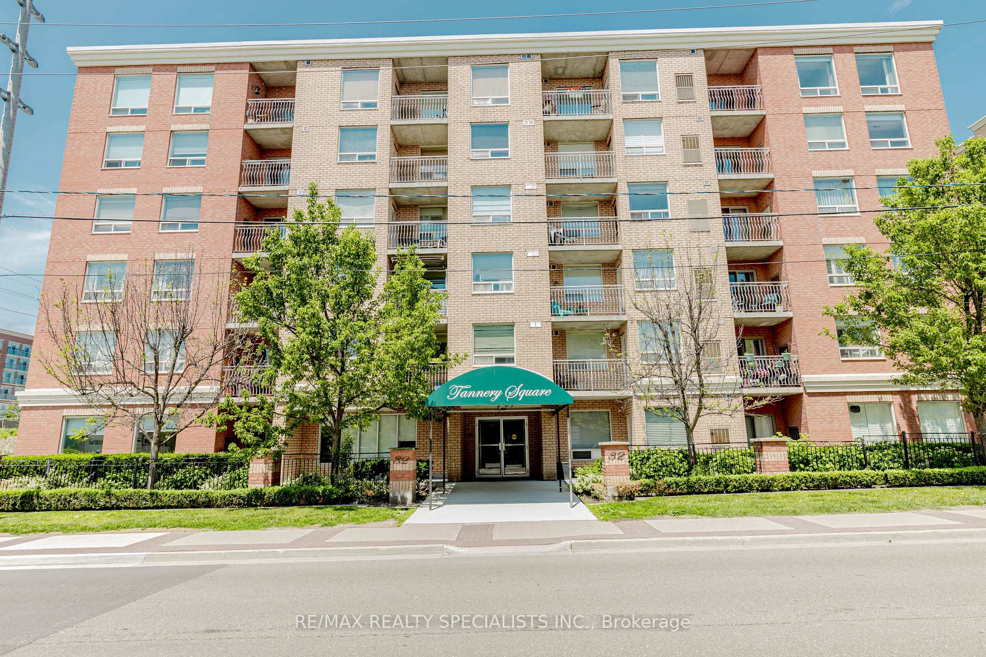 2 Bedrooms Condo at 32 Tannery, Mississauga For sale