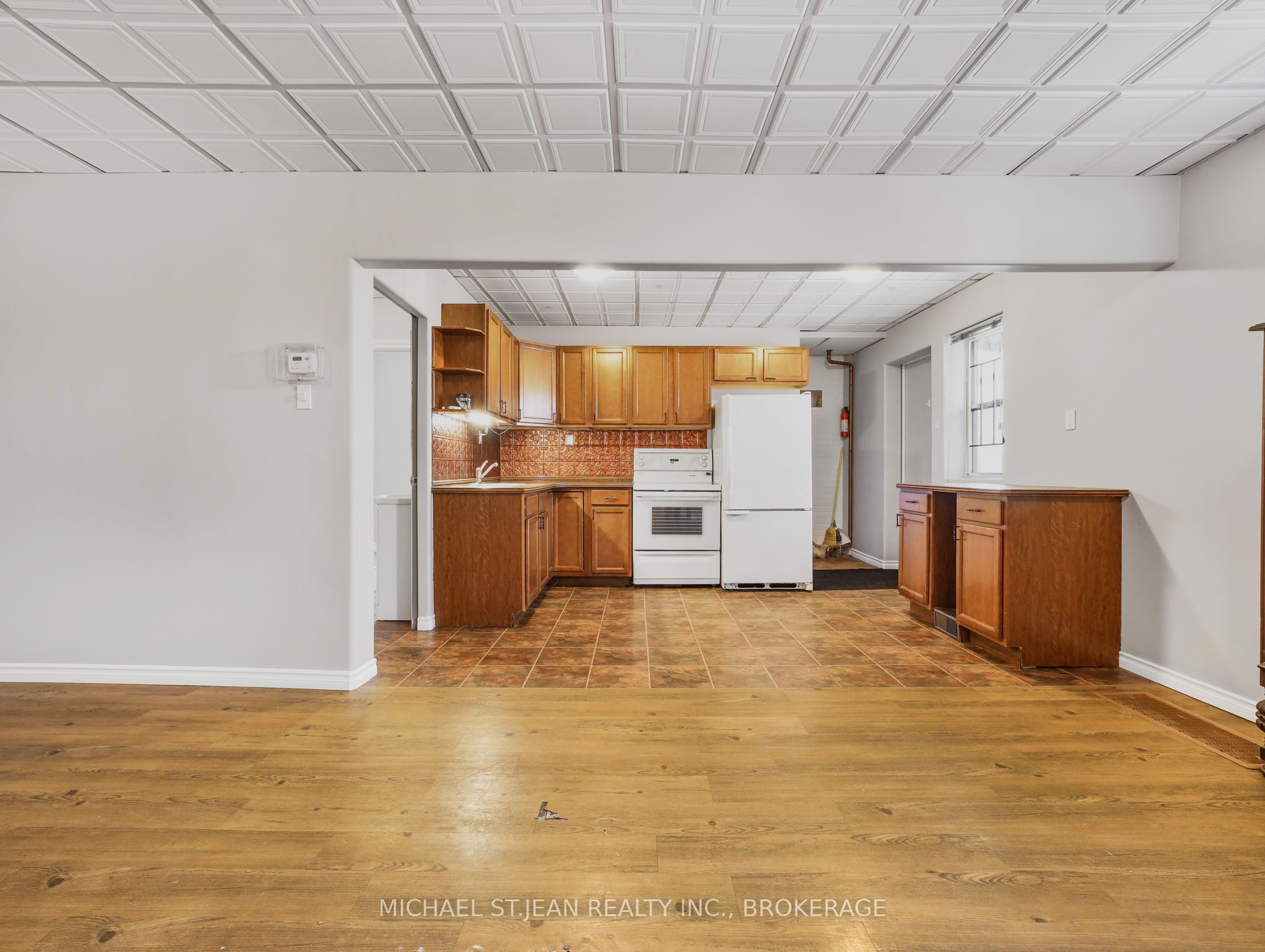 14 Victoria Avenue N