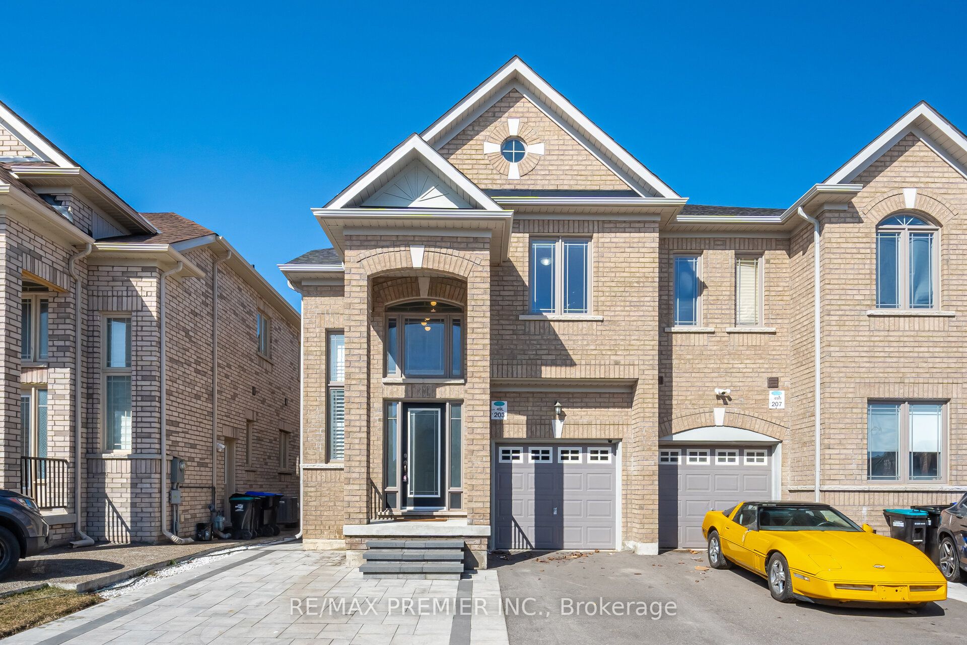 203 Sutherland Avenue, Bradford West Gwillimbury, ON L3Z 4H6