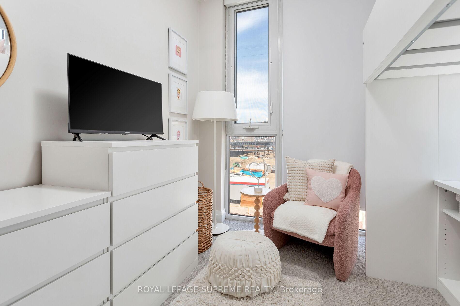 2 Bedrooms Condo at 17 Zorra,  Toronto For sale