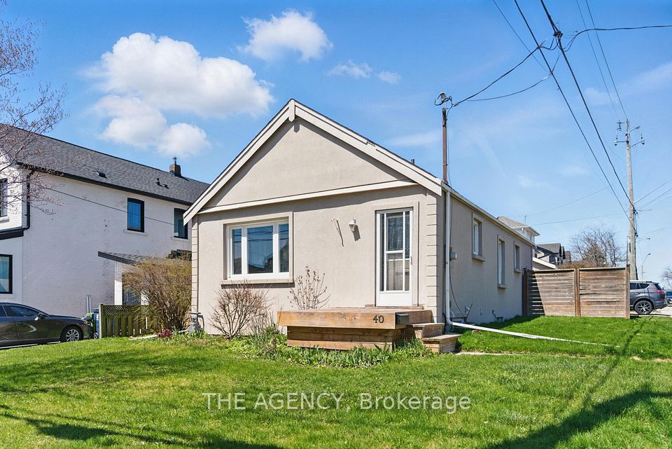 40 Butterworth Avenue, Toronto, ON M1L 1H3