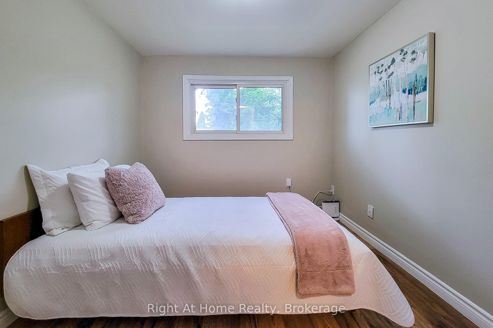 3 Bedrooms Condo at 8 Glenburn, Hamilton For sale