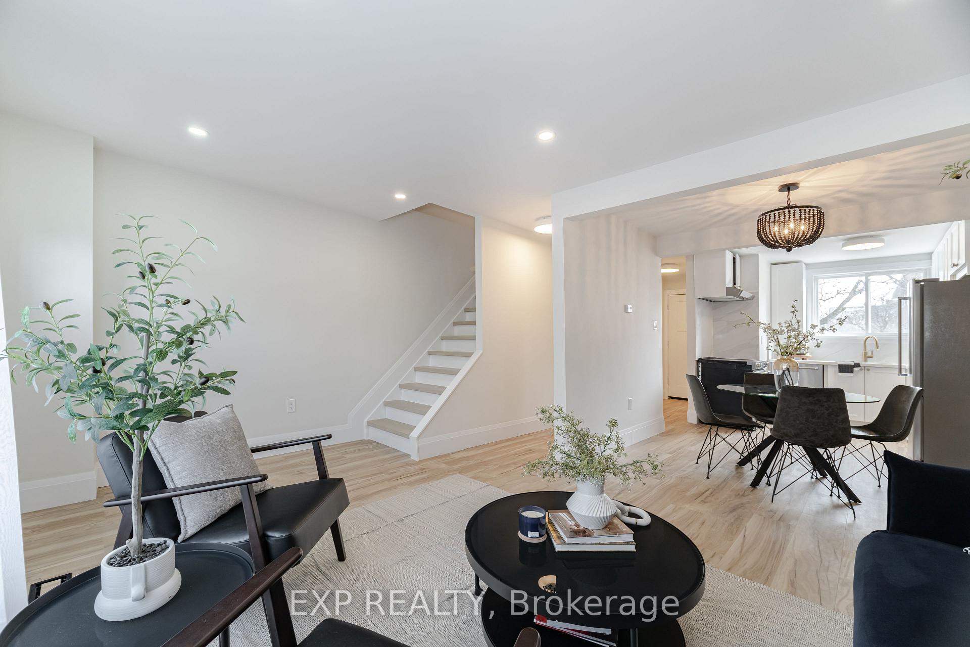 3 Bedrooms Condo at 120 Quigley,  Hamilton For sale