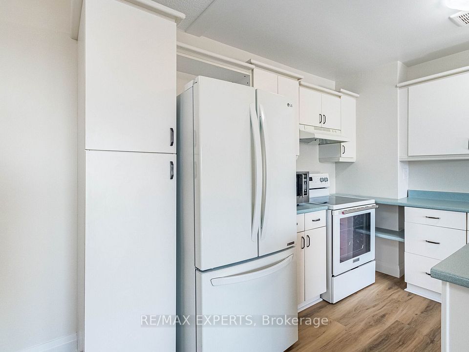 49 Queen Street E 703