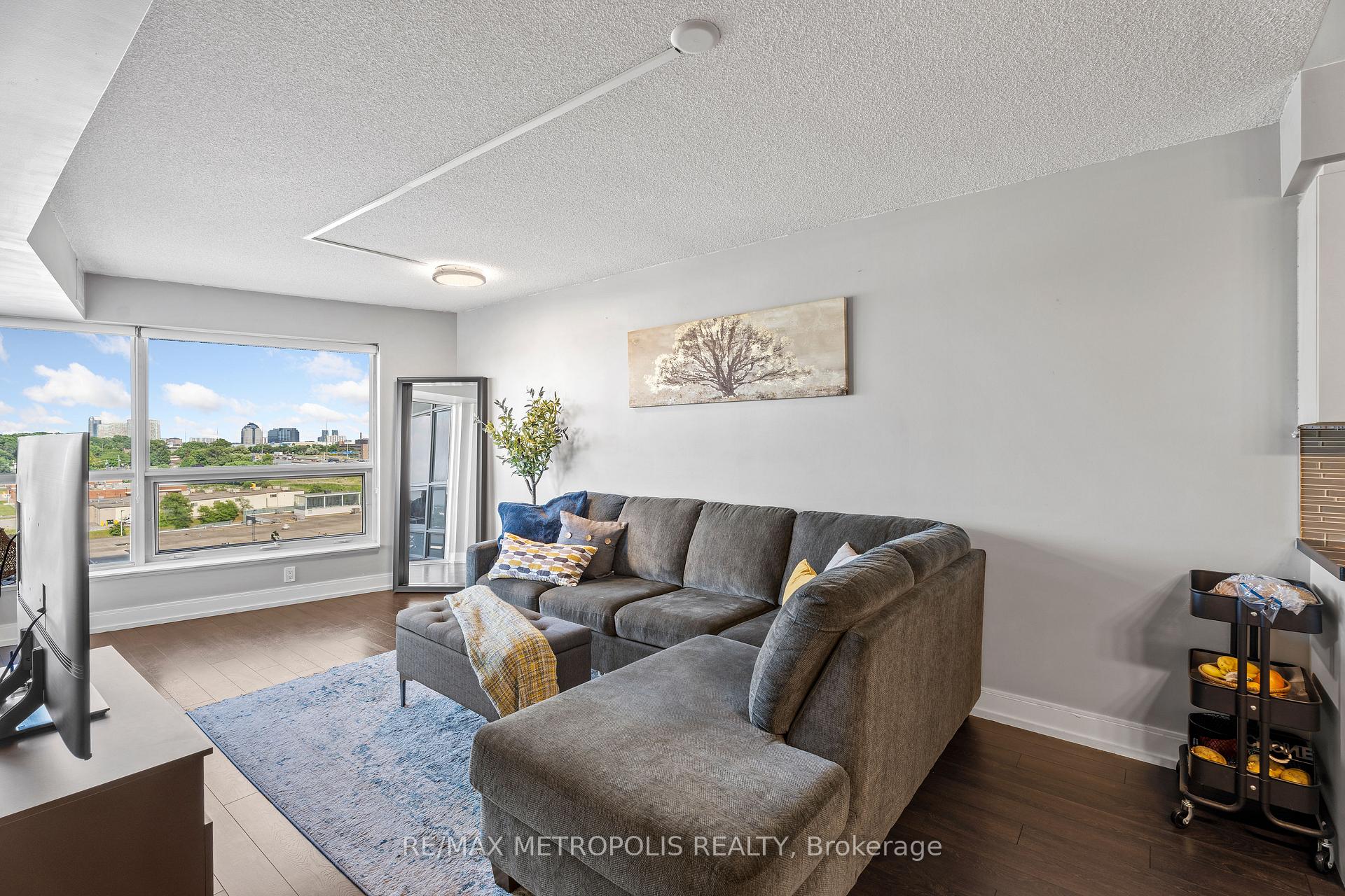 1 Bedroom Condo at 135 Village Green, Toronto For sale