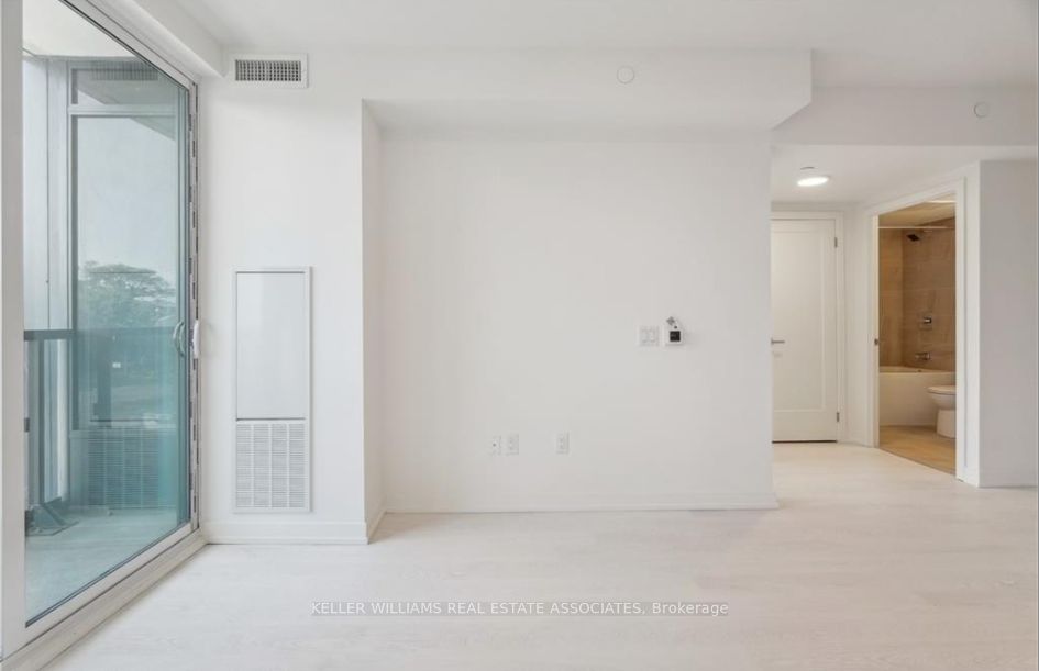 415 Main Street W, #318