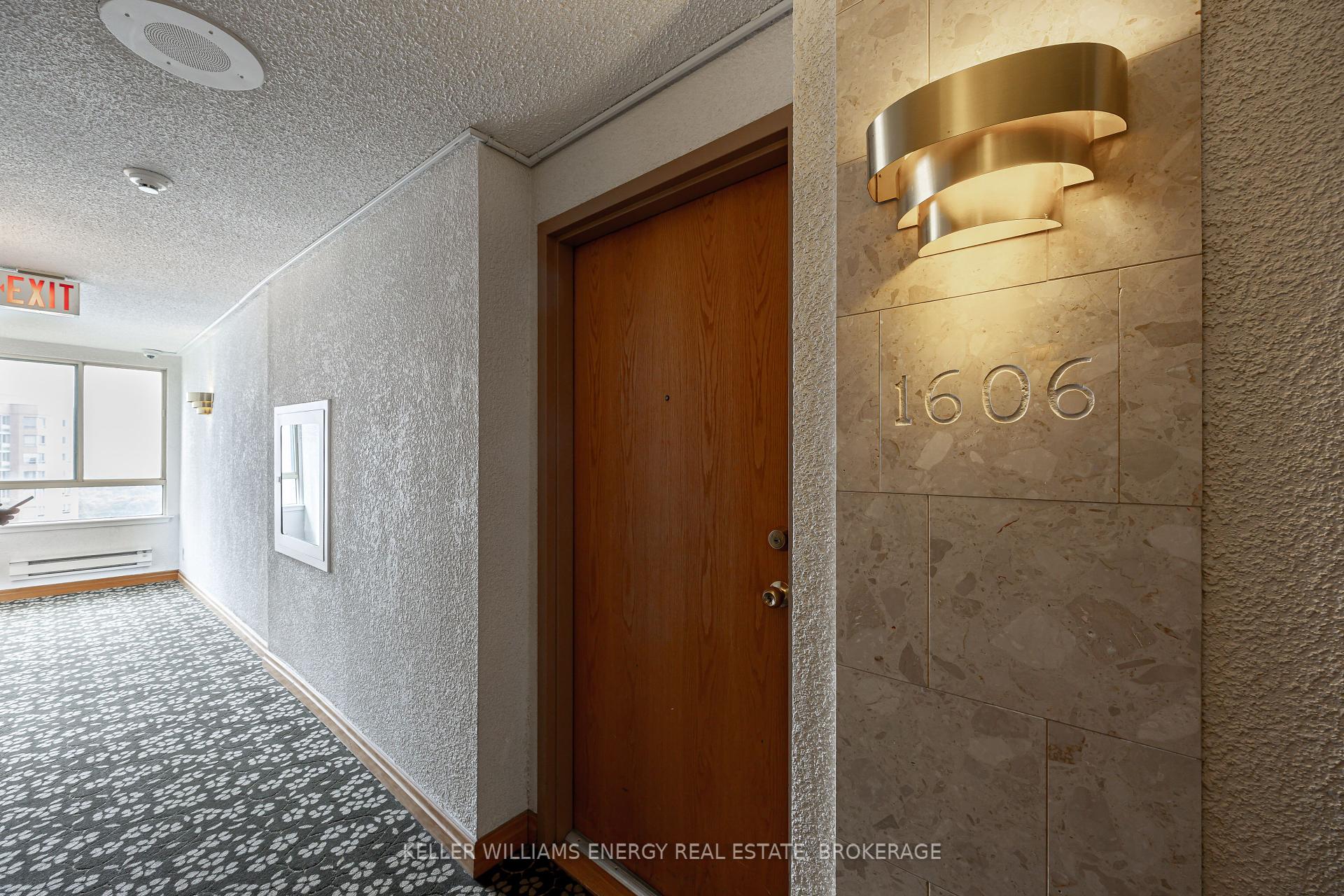 2 Bedrooms Condo at 41 Markbrook,  Toronto For sale