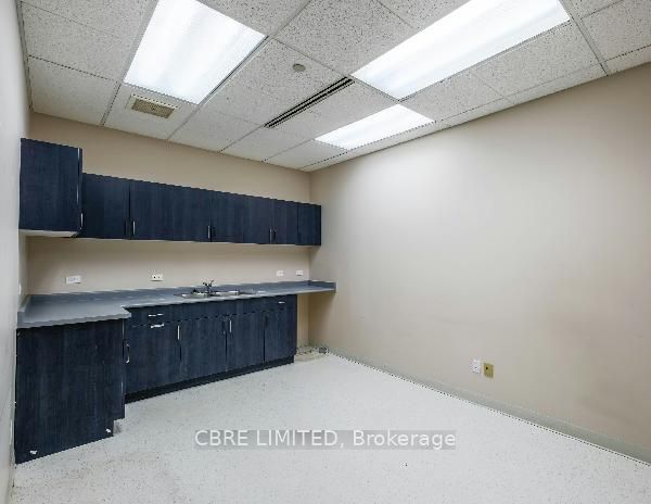 5575 North Service Road, #500-501