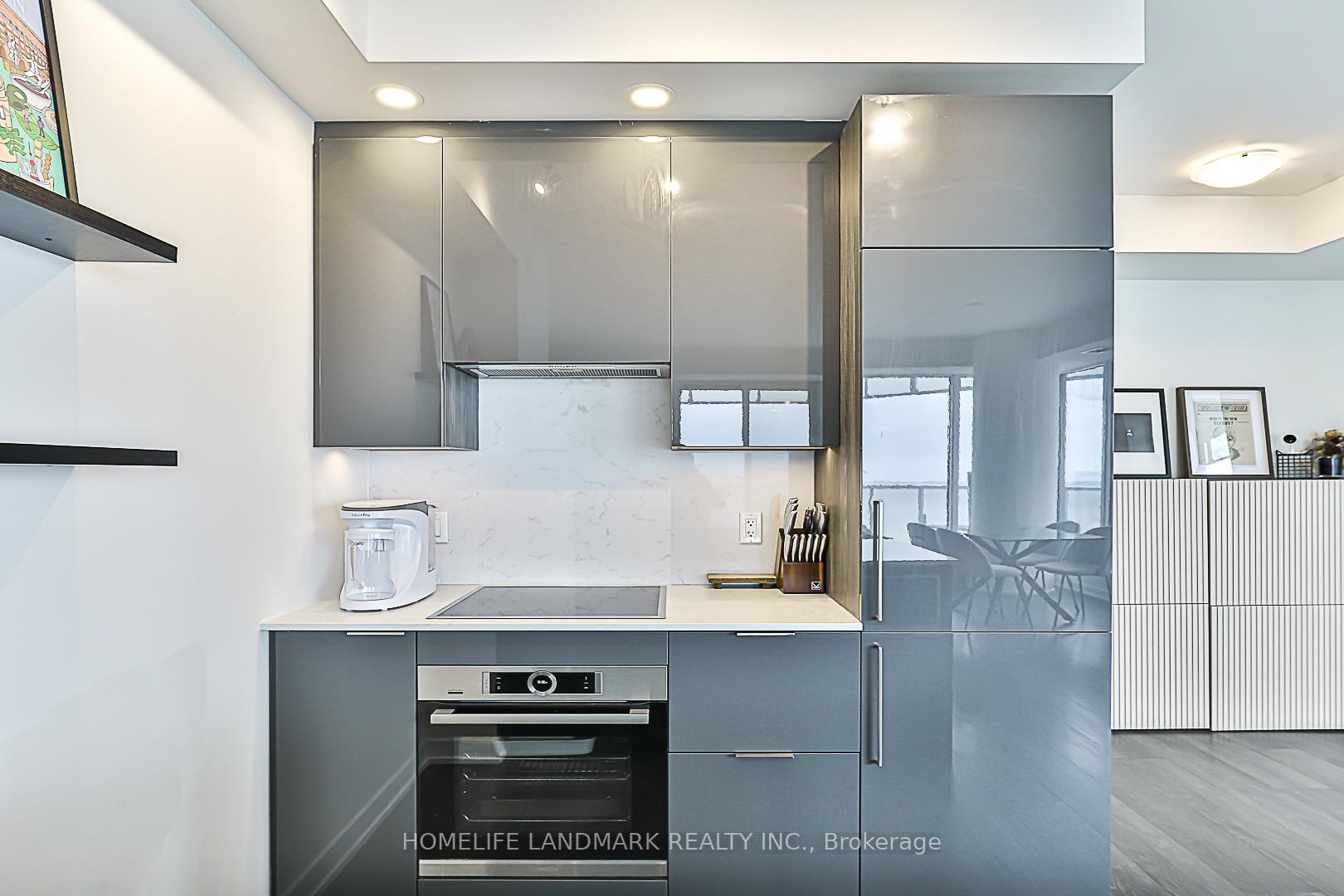 3 Bedrooms Condo at 28 Freeland, Toronto For sale