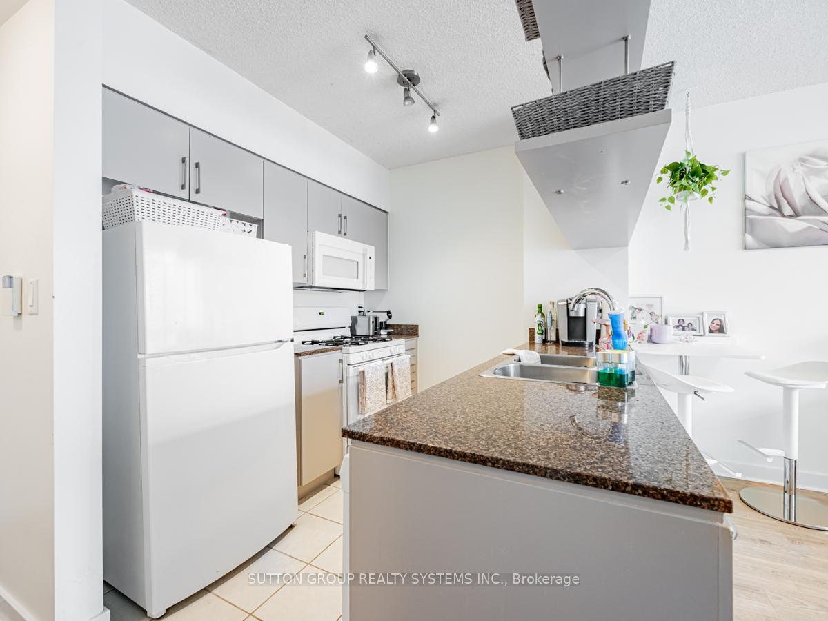 1 Bedroom Condo at 5 Mariner, Toronto For sale
