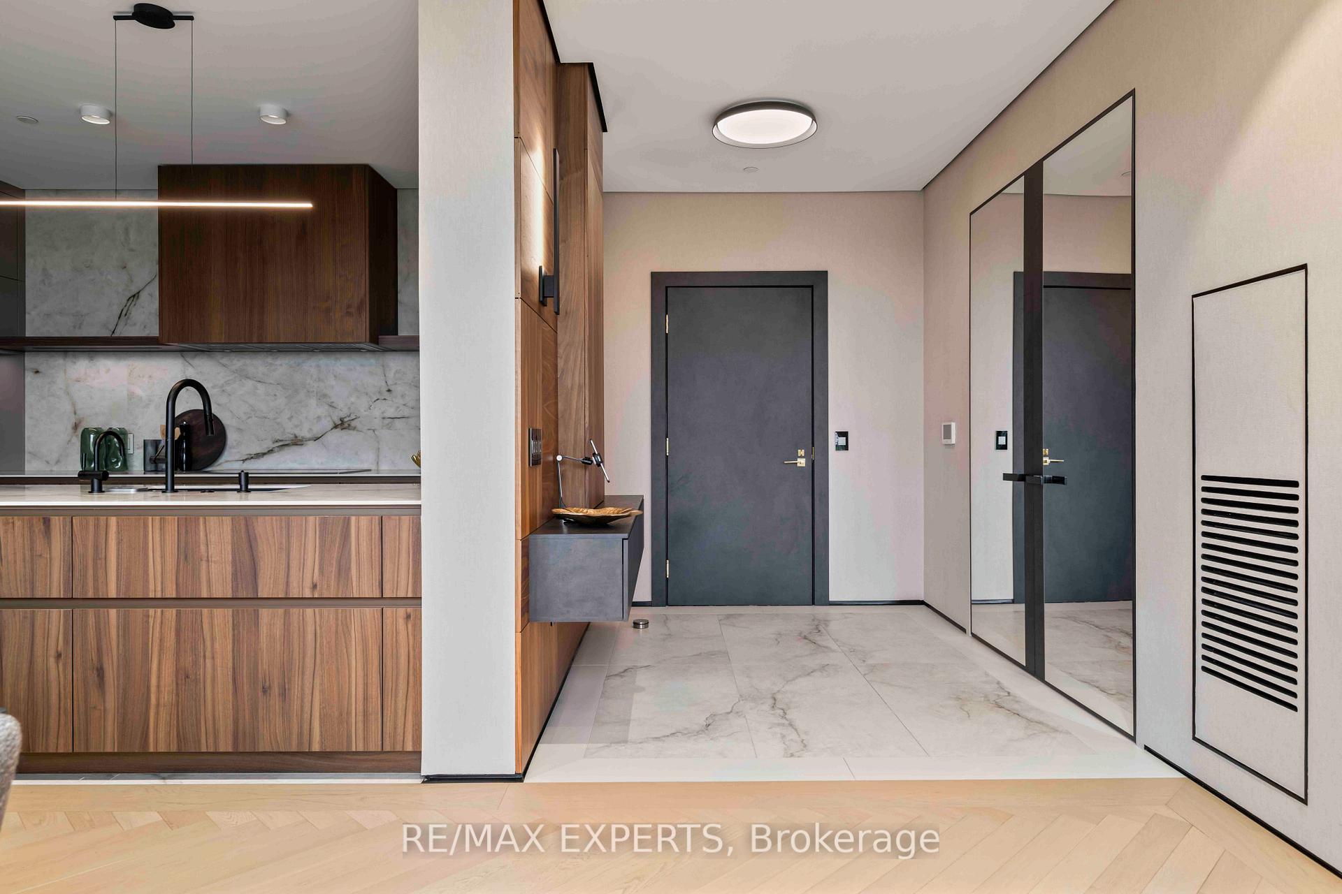 4 Bedrooms Condo at 1700 Avenue, Toronto For sale