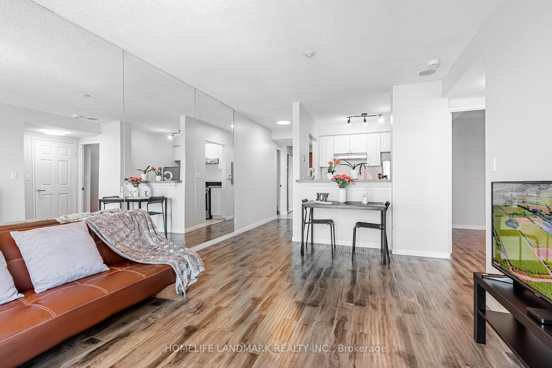 2 Bedrooms Condo at 1 Lee Centre, Toronto For sale