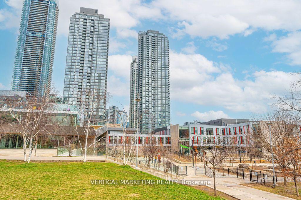 2 Bedrooms Condo at 11 Brunel, Toronto For sale