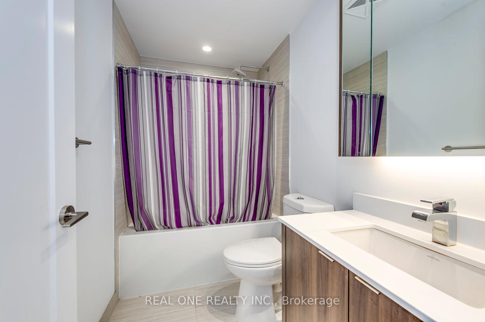 2 Bedrooms Condo at 1 Edgewater, Toronto For sale