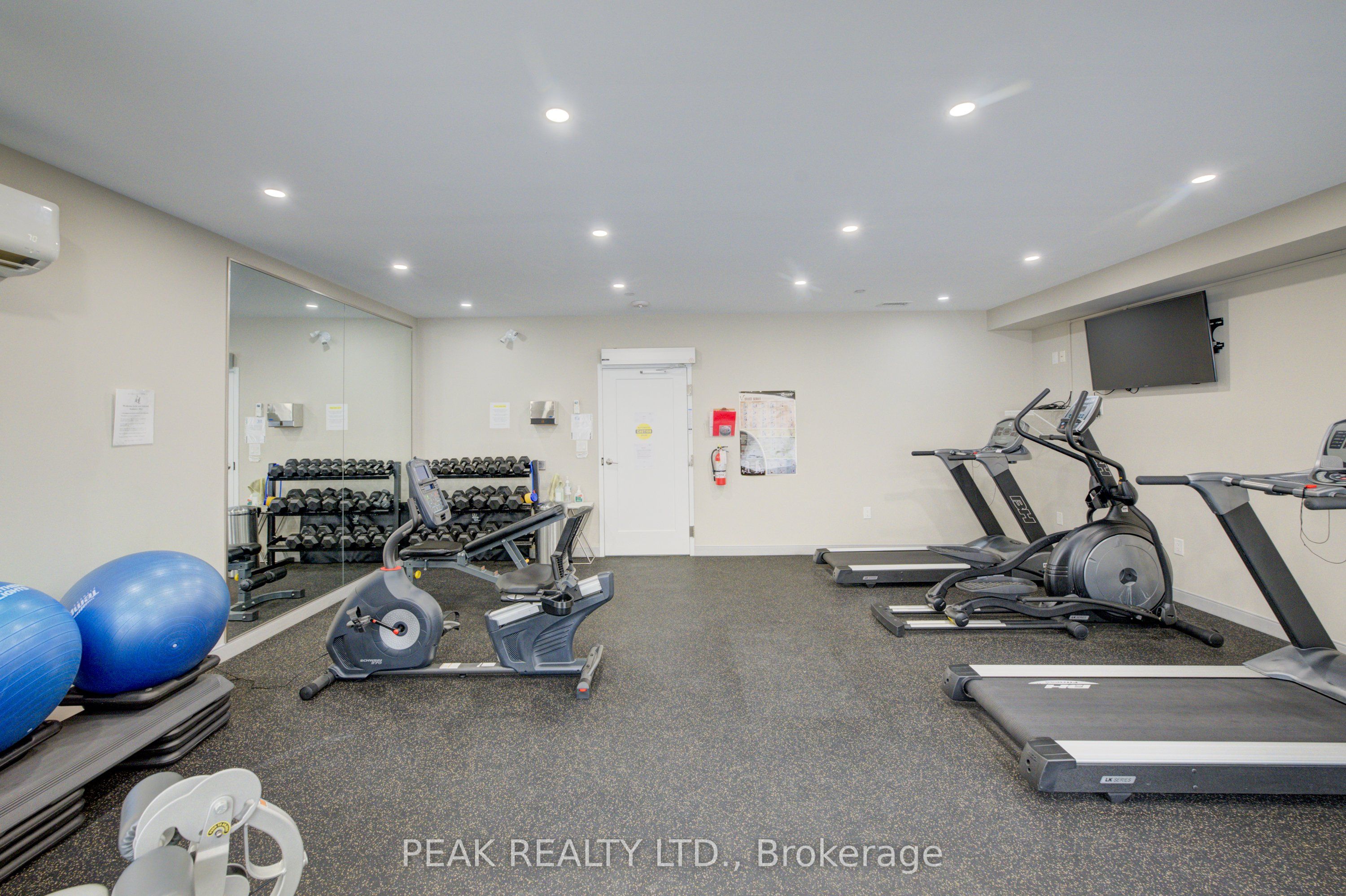 255 John Street N, #213