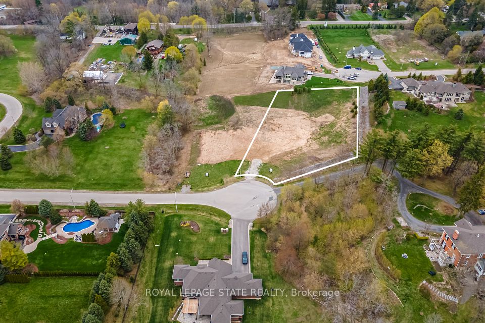 21 Hauser Place, Hamilton, ON L9H 5A4
