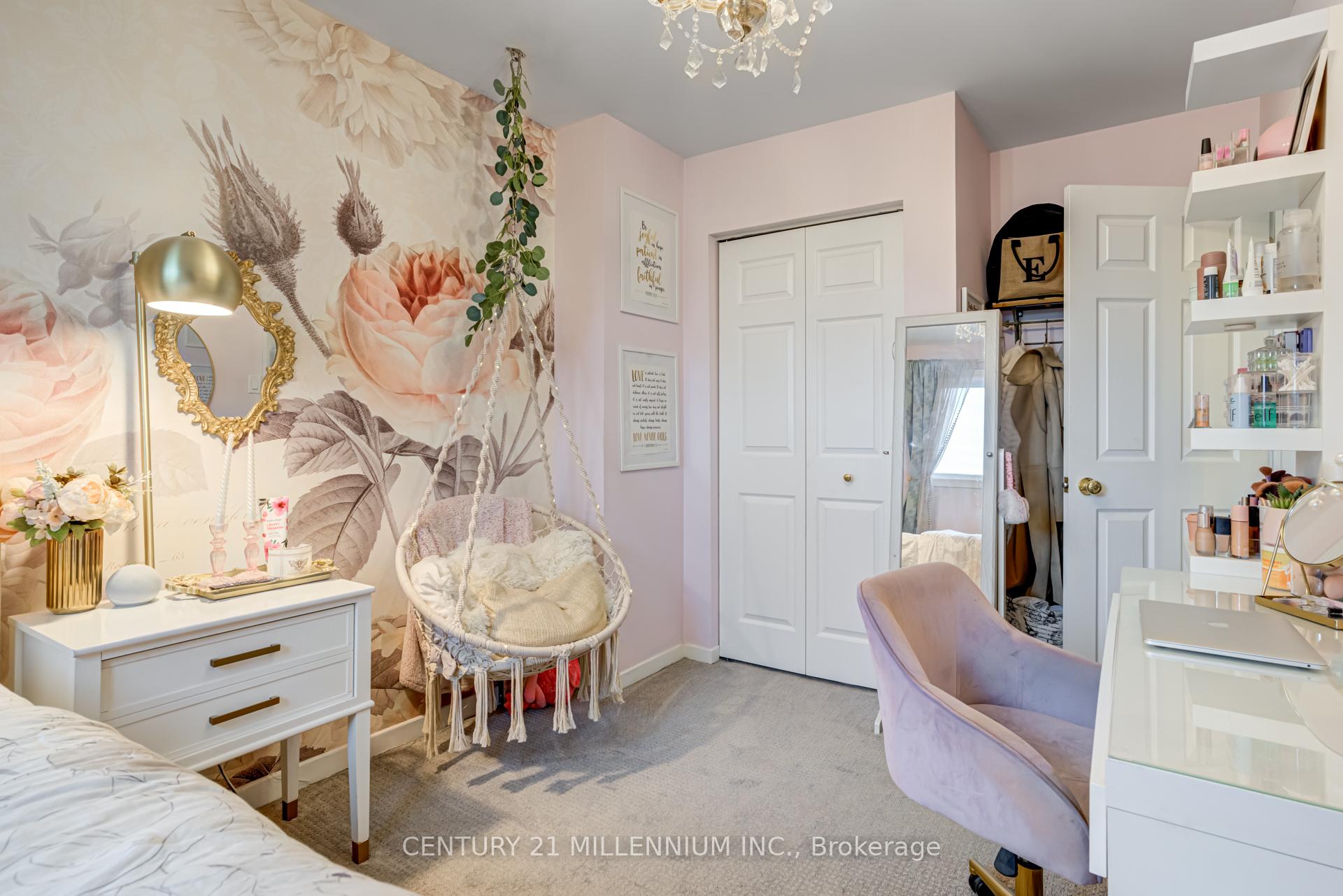 3 Bedrooms Condo at 1536 Sixth, Oakville For sale