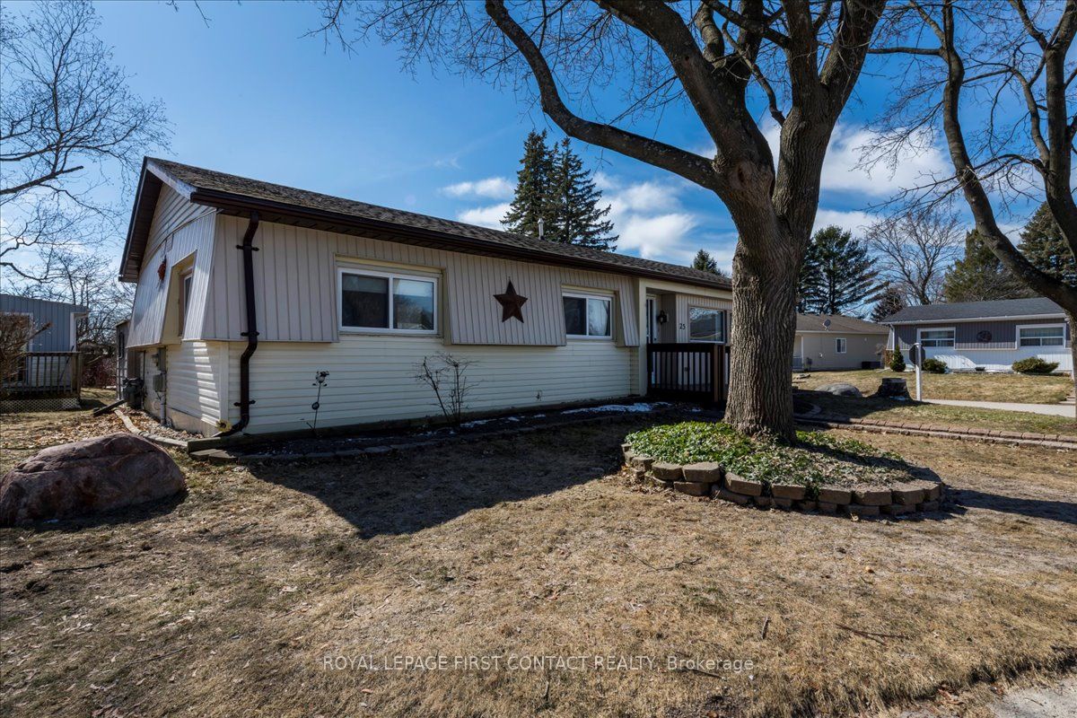 25 Hawthorne Drive, Innisfil, ON L9S 1P1