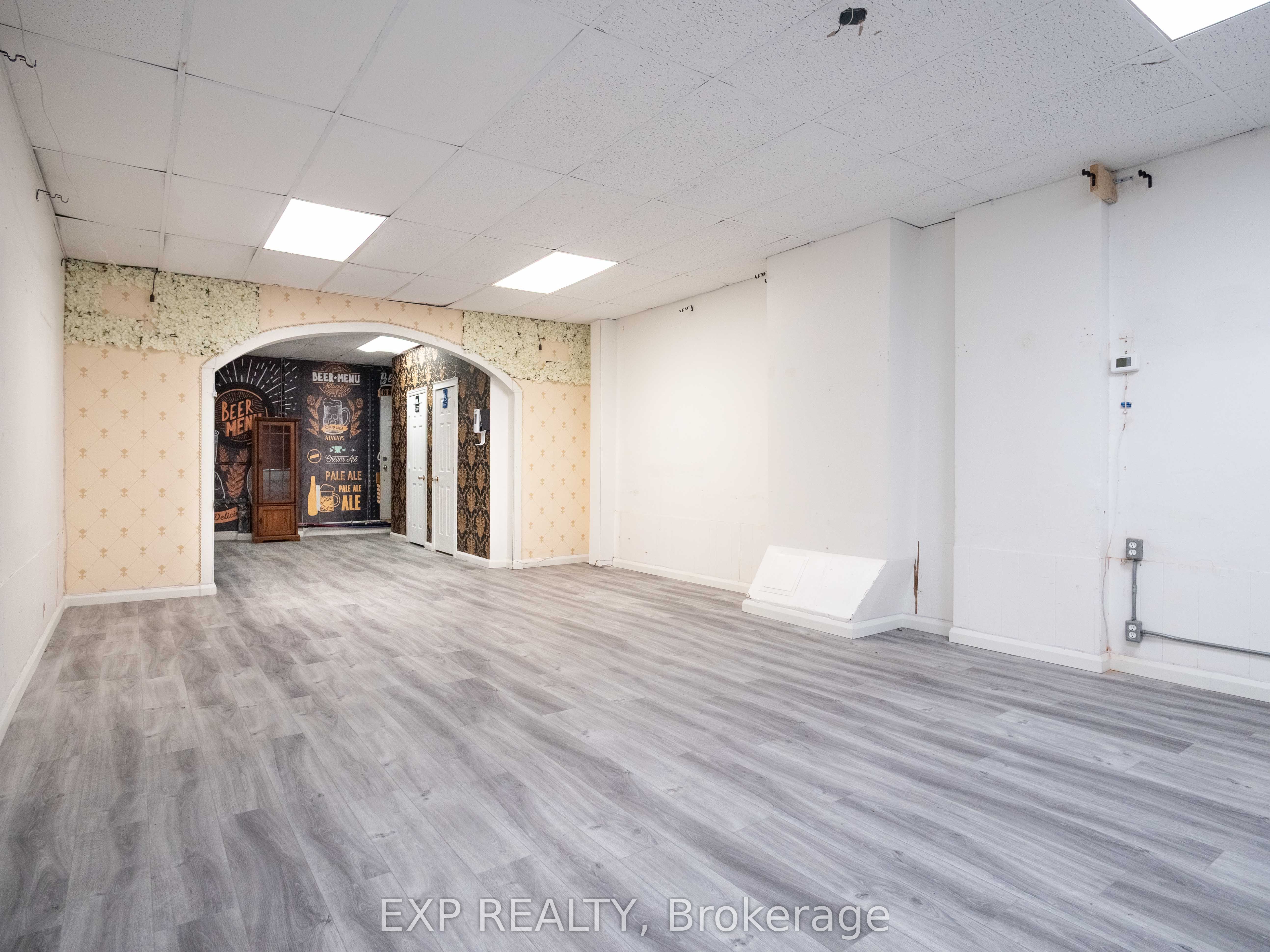 3052 Dundas Street W