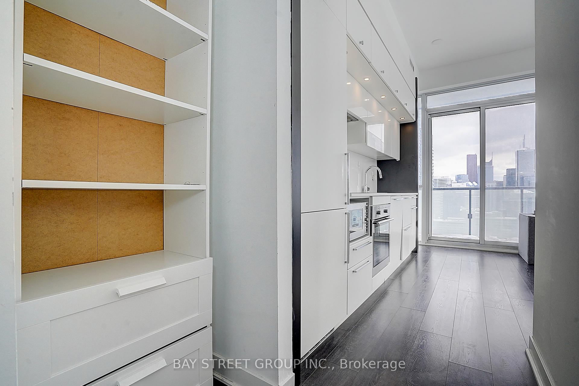 1 Bedroom Condo at 15 Grenville, Toronto For sale